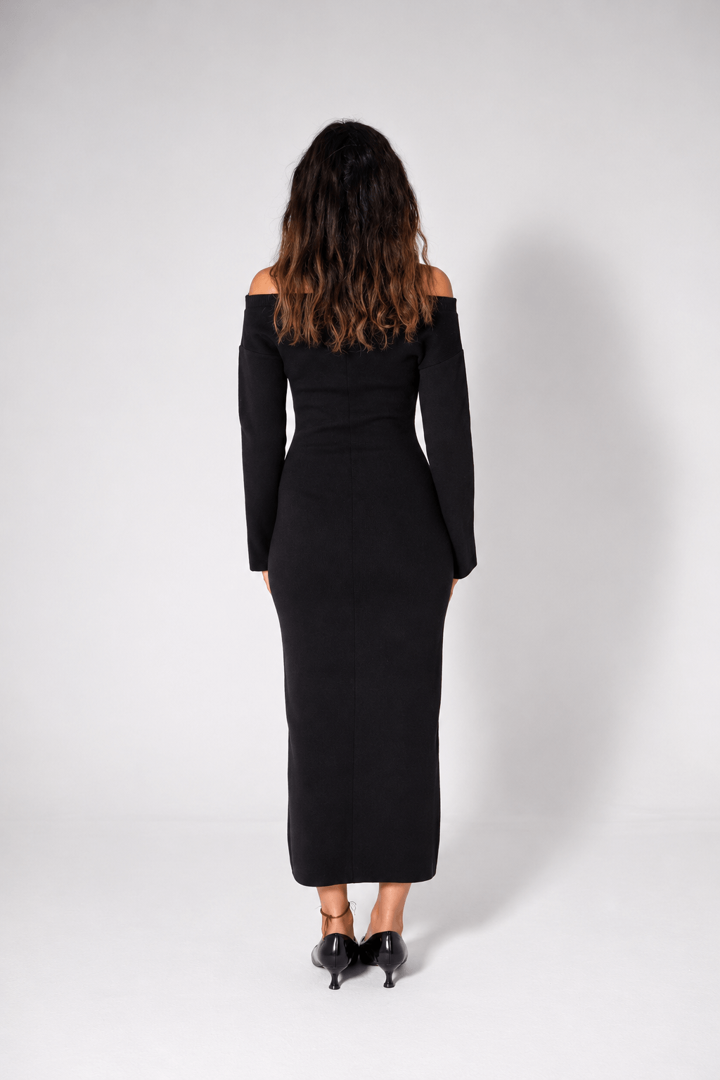 Serenity's Knitted Off-Shoulder dress - Noir