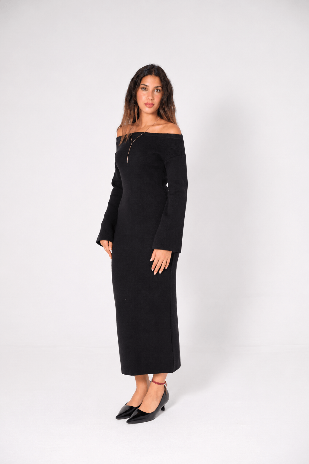 Serenity's Knitted Off-Shoulder dress - Noir