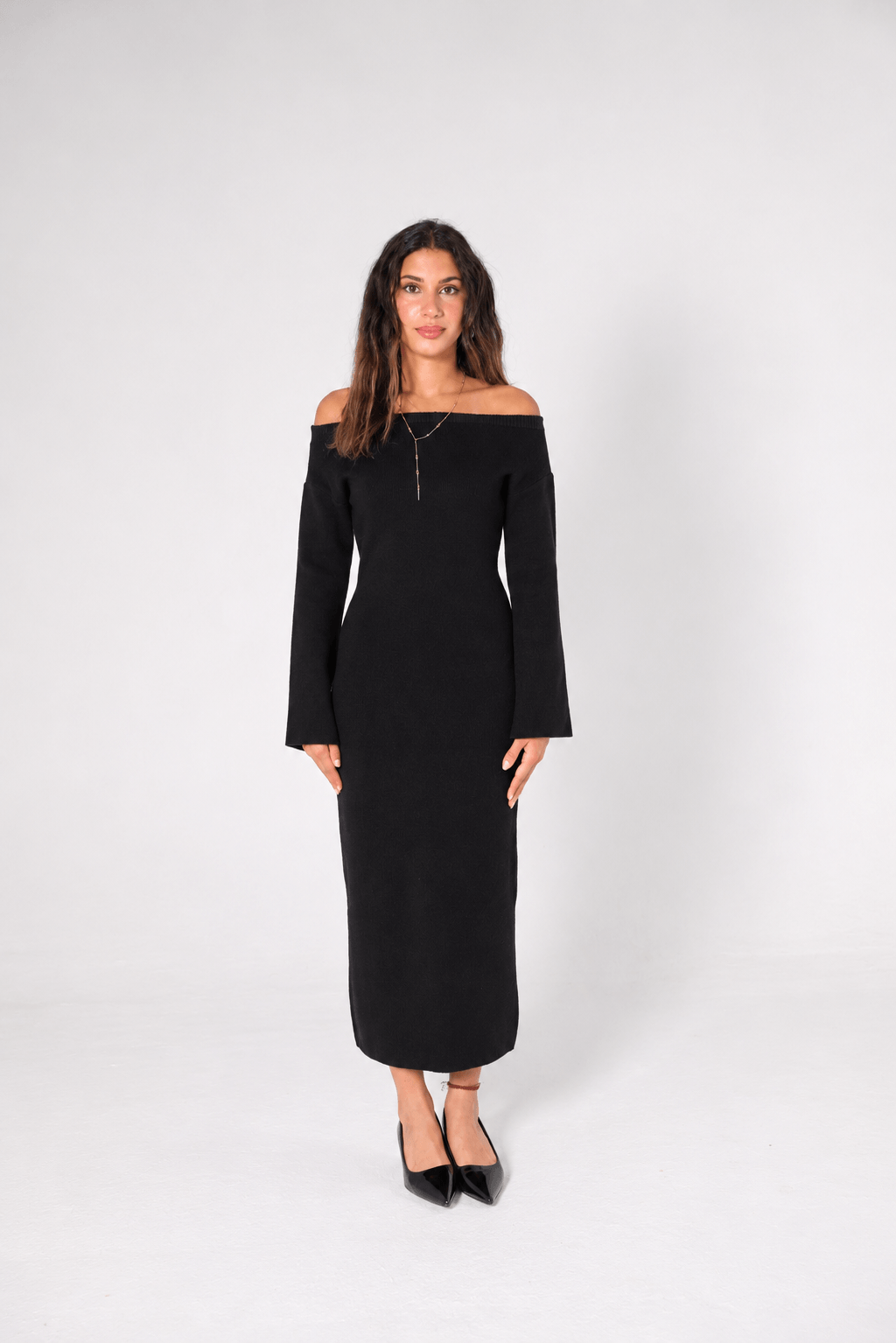 Serenity's Knitted Off-Shoulder dress - Noir
