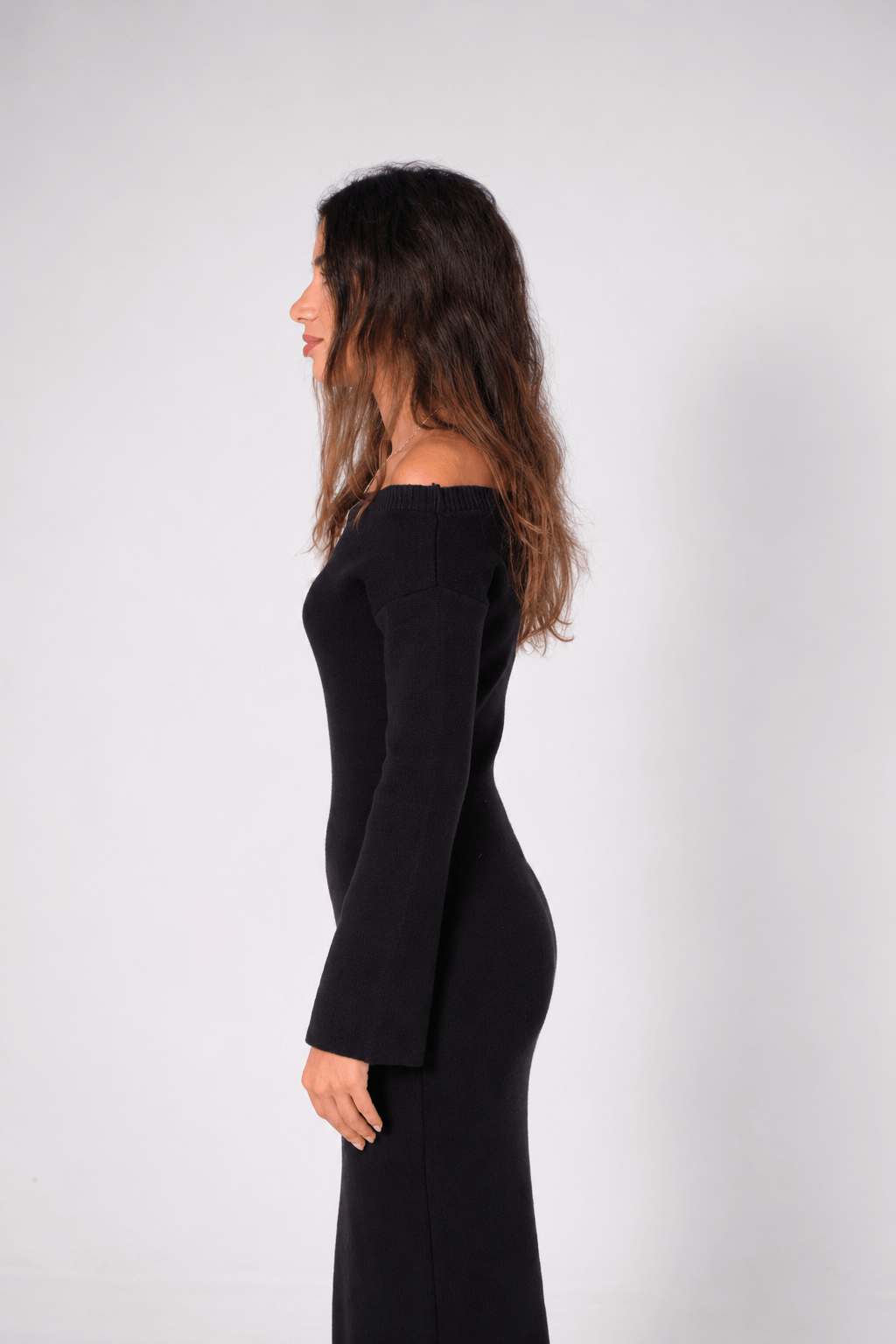 Serenity's Knitted Off-Shoulder dress - Noir